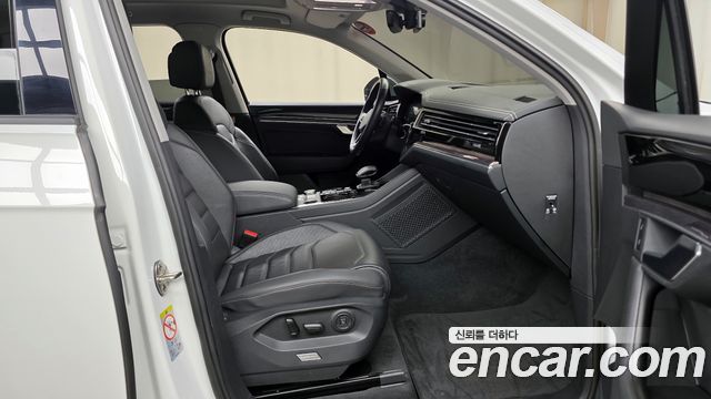 Volkswagen Touareg (III) 3.0 TDI Premium 2022 — фото 10