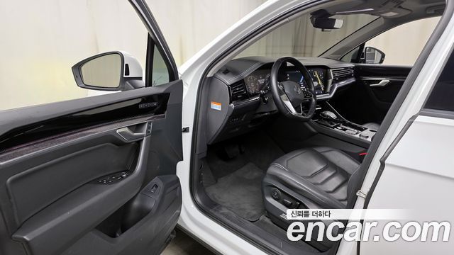 Volkswagen Touareg (III) 3.0 TDI Premium 2022 — фото 11