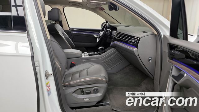 Volkswagen Touareg (III) 3.0 TDI Prestige 2022 — фото 10