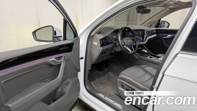 Volkswagen Touareg (III) 3.0 TDI Prestige 2022 — фото 11