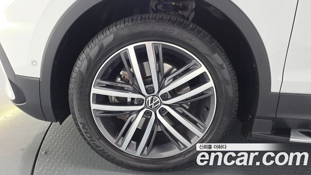 Volkswagen Tiguan Allspace 2.0 TSI Prestige 2022 — фото 5