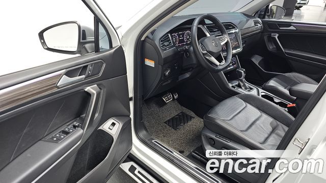 Volkswagen Tiguan Allspace 2.0 TSI Prestige 2022 — фото 11
