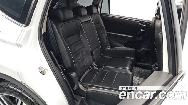 Volkswagen Tiguan Allspace 2.0 TSI Prestige 2022 — фото 12
