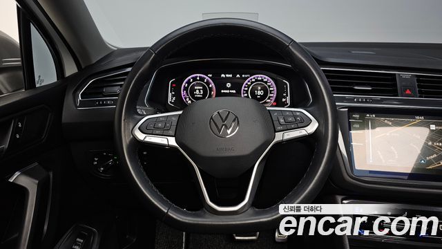 Volkswagen Tiguan Allspace 2.0 TSI Prestige 2022 — фото 13