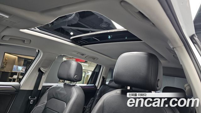 Volkswagen Tiguan Allspace 2.0 TSI Prestige 2022 — фото 19