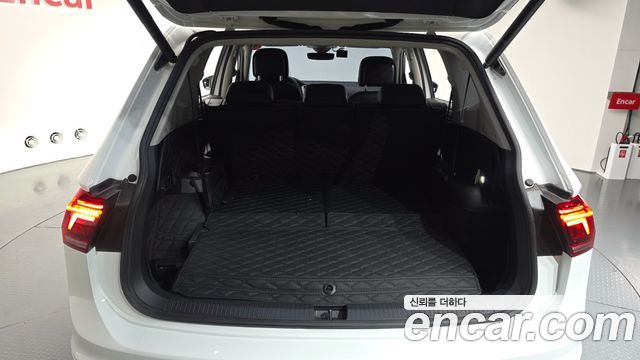 Volkswagen Tiguan Allspace 2.0 TSI Prestige 2022 — фото 20