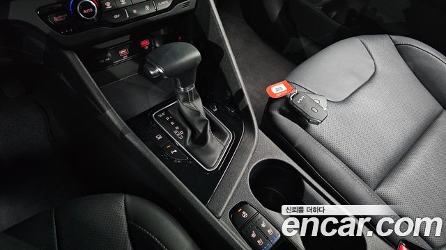 Kia Niro 1.6 HEV Noblesse 2022 — фото 9