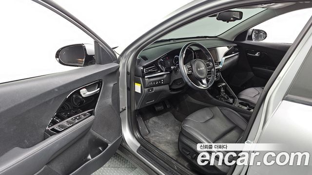 Kia Niro 1.6 HEV Noblesse 2022 — фото 10
