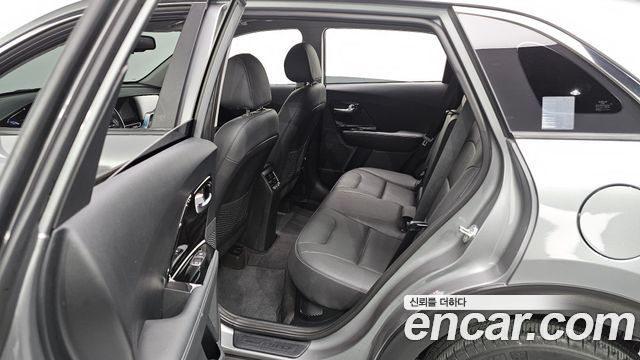 Kia Niro 1.6 HEV Noblesse 2022 — фото 11