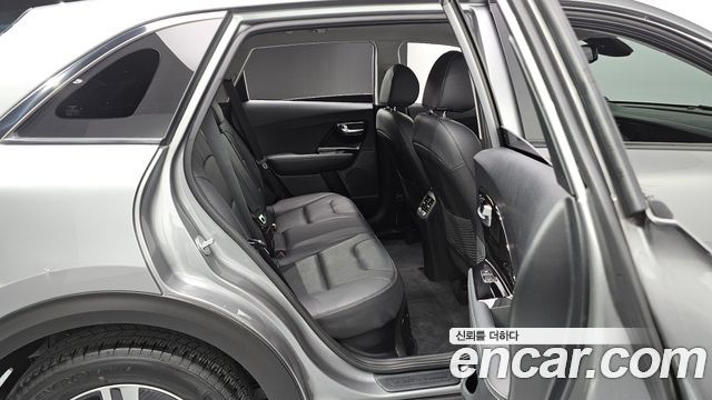Kia Niro 1.6 HEV Noblesse 2022 — фото 13