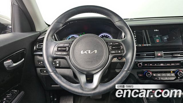 Kia Niro 1.6 HEV Noblesse 2022 — фото 17