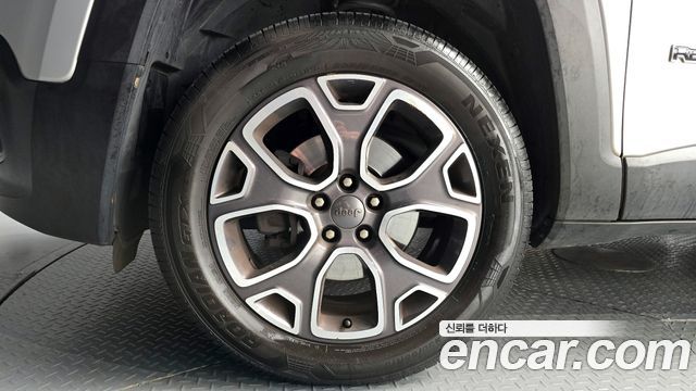 Jeep Renegade 2.0 Diesel Limited AWD 2015 — фото 5