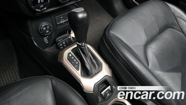 Jeep Renegade 2.0 Diesel Limited AWD 2015 — фото 9