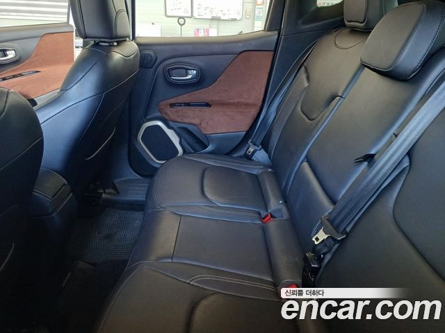 Jeep Renegade 2.0 Diesel Limited AWD 2015 — фото 16