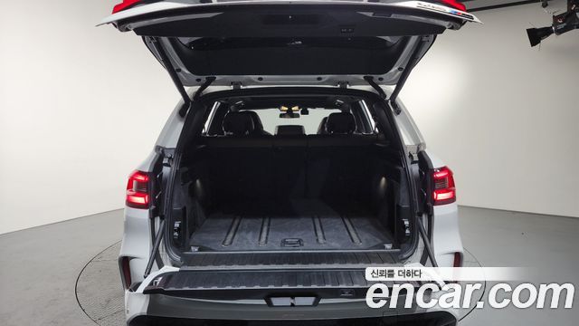 BMW X5M (G05) 4.4 Competition 2023 — фото 20
