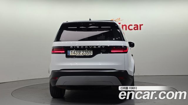 Land Rover Discovery 5 D250 SE 2023 — фото 4