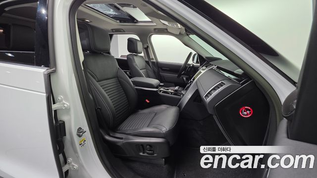 Land Rover Discovery 5 D250 SE 2023 — фото 10