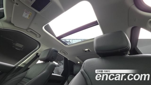 Land Rover Discovery 5 D250 SE 2023 — фото 11