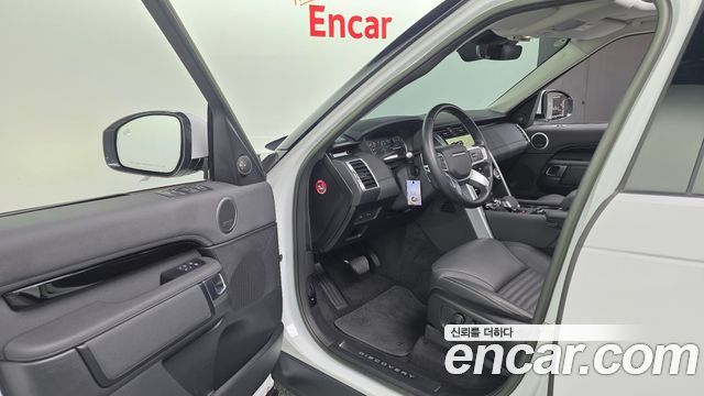 Land Rover Discovery 5 D250 SE 2023 — фото 12