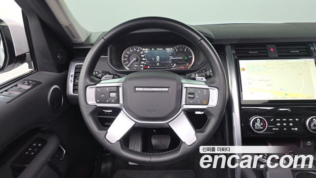 Land Rover Discovery 5 D250 SE 2023 — фото 13