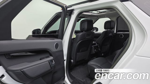 Land Rover Discovery 5 D250 SE 2023 — фото 17