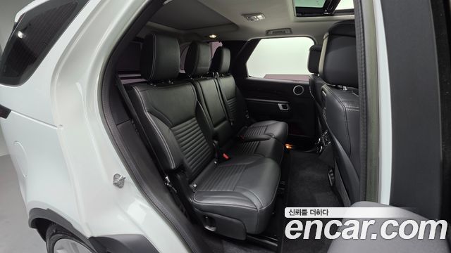 Land Rover Discovery 5 D250 SE 2023 — фото 19