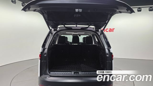 Land Rover Discovery 5 D250 SE 2023 — фото 20