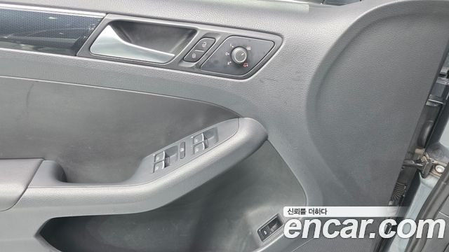 Volkswagen Jetta 2.0 TDI BlueMotion Premium 6th 2015 — фото 13