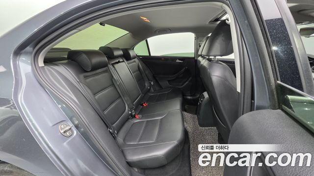 Volkswagen Jetta 2.0 TDI BlueMotion Premium 6th 2015 — фото 19