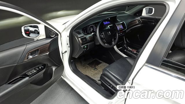 Honda Accord 2.4 9th 2016 — фото 11