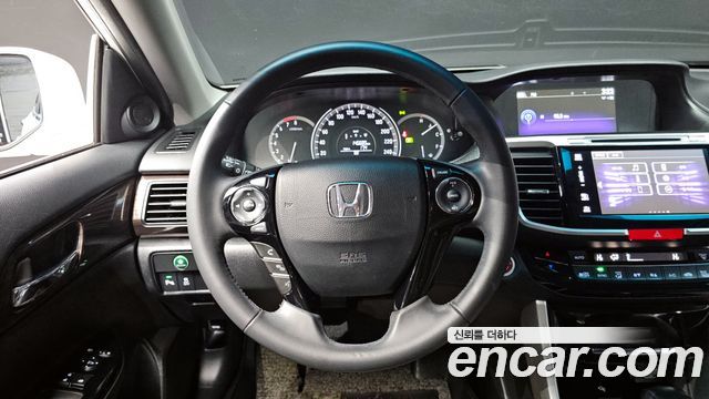 Honda Accord 2.4 9th 2016 — фото 13