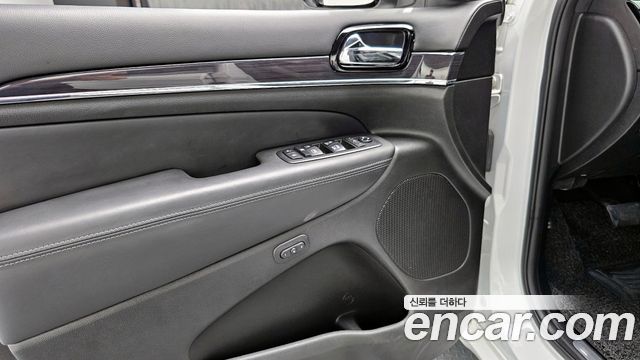 Jeep Grand Cherokee 3.6 Overland WK2 2019 — фото 17