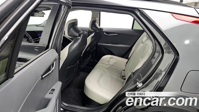 Kia Niro Prestige 2022 — фото 11