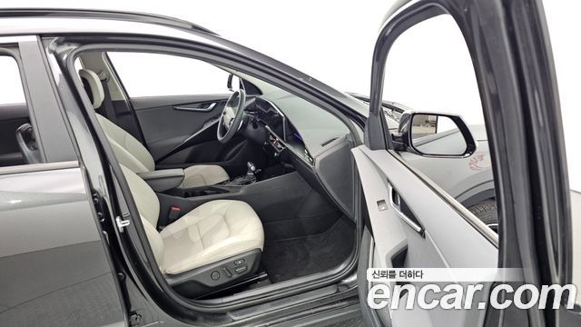Kia Niro Prestige 2022 — фото 12
