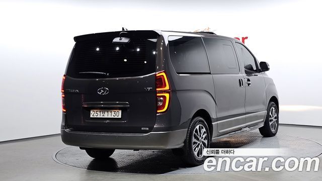 Hyundai Grand Starex 4WD Urban 9-Seater Exclusive 2021 — фото 2