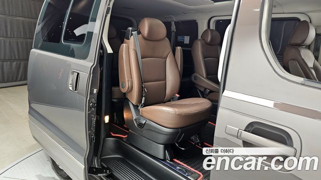 Hyundai Grand Starex 4WD Urban 9-Seater Exclusive 2021 — фото 12