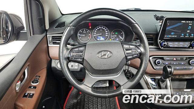 Hyundai Grand Starex 4WD Urban 9-Seater Exclusive 2021 — фото 13