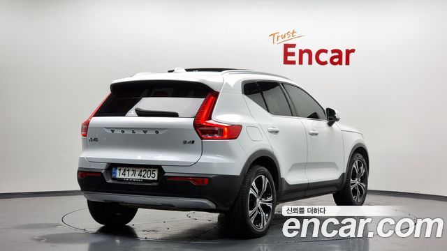 Volvo XC40 B4 Inscription 2021 — фото 2