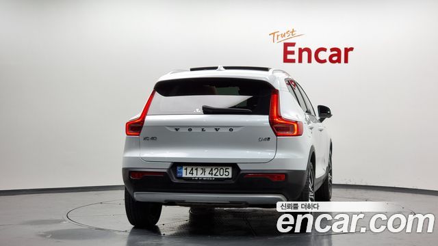 Volvo XC40 B4 Inscription 2021 — фото 4