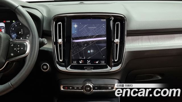 Volvo XC40 B4 Inscription 2021 — фото 14