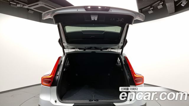 Volvo XC40 B4 Inscription 2021 — фото 20