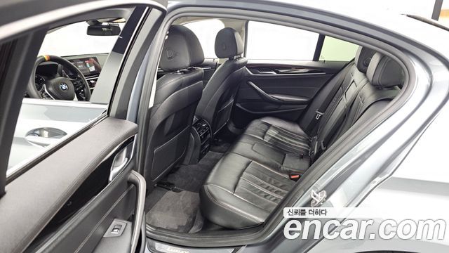 BMW 5 Series (G30) 520d Luxury Special Edition 2018 — фото 12