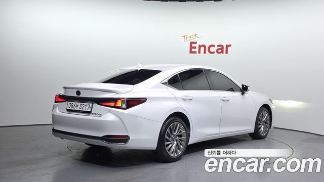 Lexus ES300h (VII) Luxury Plus 2023 — фото 2