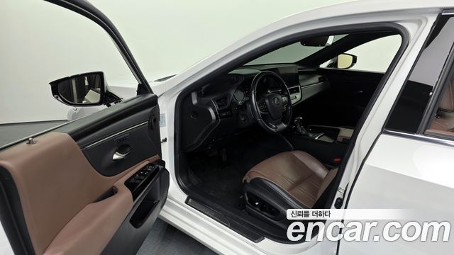 Lexus ES300h (VII) Luxury Plus 2023 — фото 10