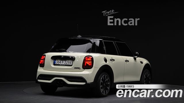 MINI Cooper S 5Door Classic Third Generation 2022 — фото 2