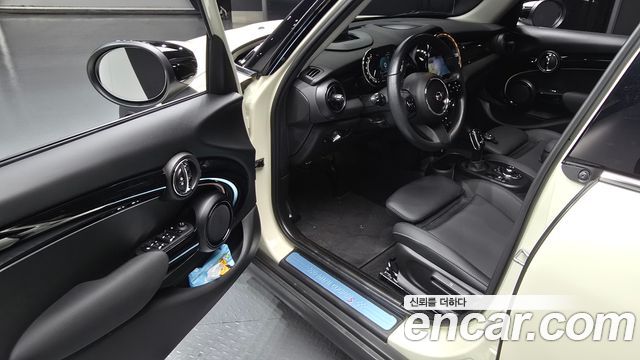 MINI Cooper S 5Door Classic Third Generation 2022 — фото 11