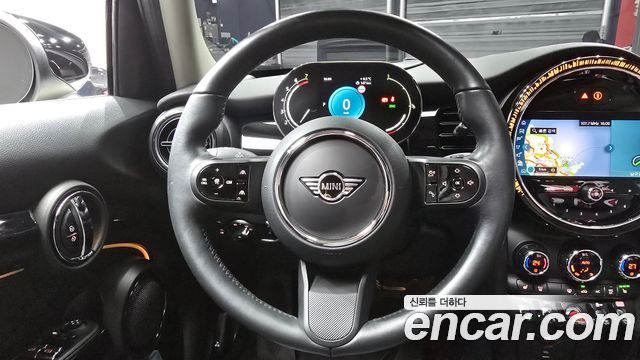 MINI Cooper S 5Door Classic Third Generation 2022 — фото 13
