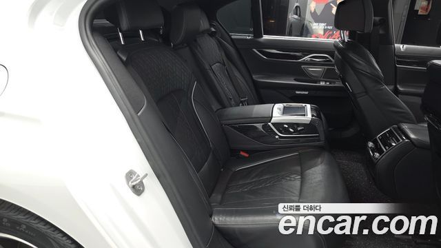 BMW 7 Series (G11) 730d xDrive M Sport 2017 — фото 11