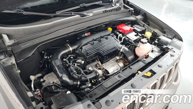 Jeep Renegade 1.3 Limited 2022 — фото 6