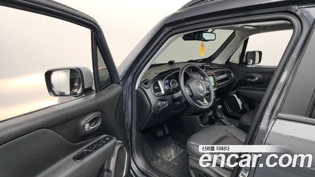 Jeep Renegade 1.3 Limited 2022 — фото 10